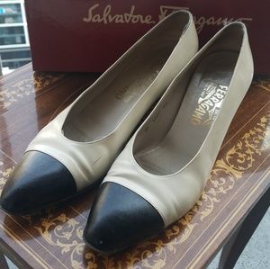 Ferragamo spectator pumps cream black